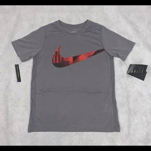NWT!! Youth Large Boys’ Nike Graphic Swoop Tee